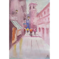 Acuarela original de 56 × 38 cm titulada Entre Sombras y Campanas, de Oki Hoyos, que representa una calle del casco histórico de Valencia con un campanario al fondo, figuras caminando, arquitectura tradicional y una paleta de rosas, violetas y azules con intensa luz mediterránea.